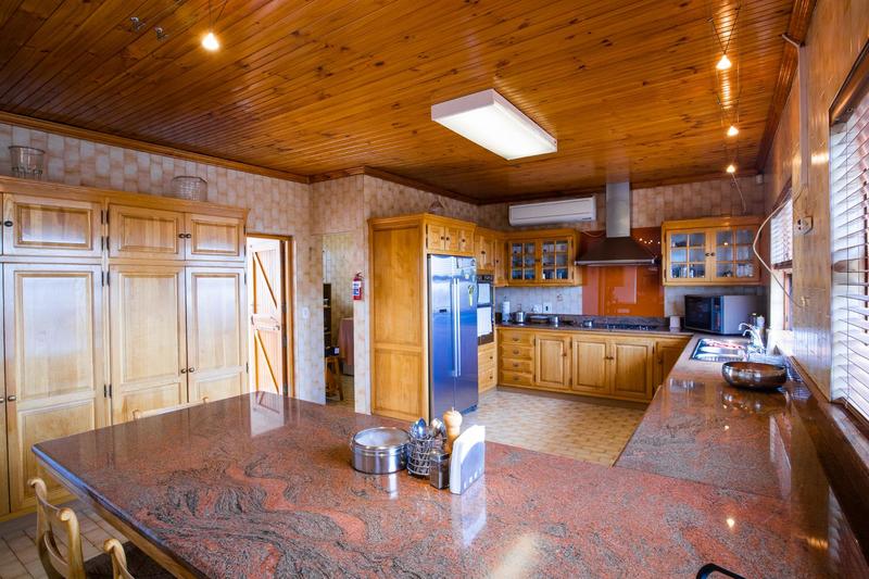 To Let 8 Bedroom Property for Rent in Walmer Estate Western Cape